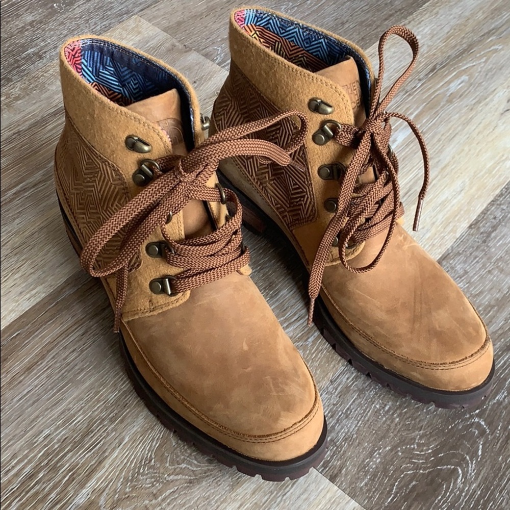 North face suede women’s boots